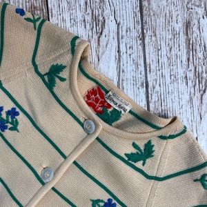 Vintage Neiman Marcus cropped embroidered top